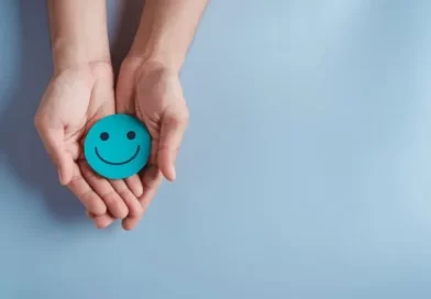 Emoji sorrindo após liberação de hormônios do prazer